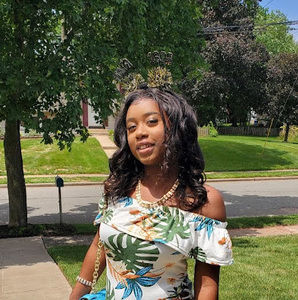 Meet your Posher, Macaria